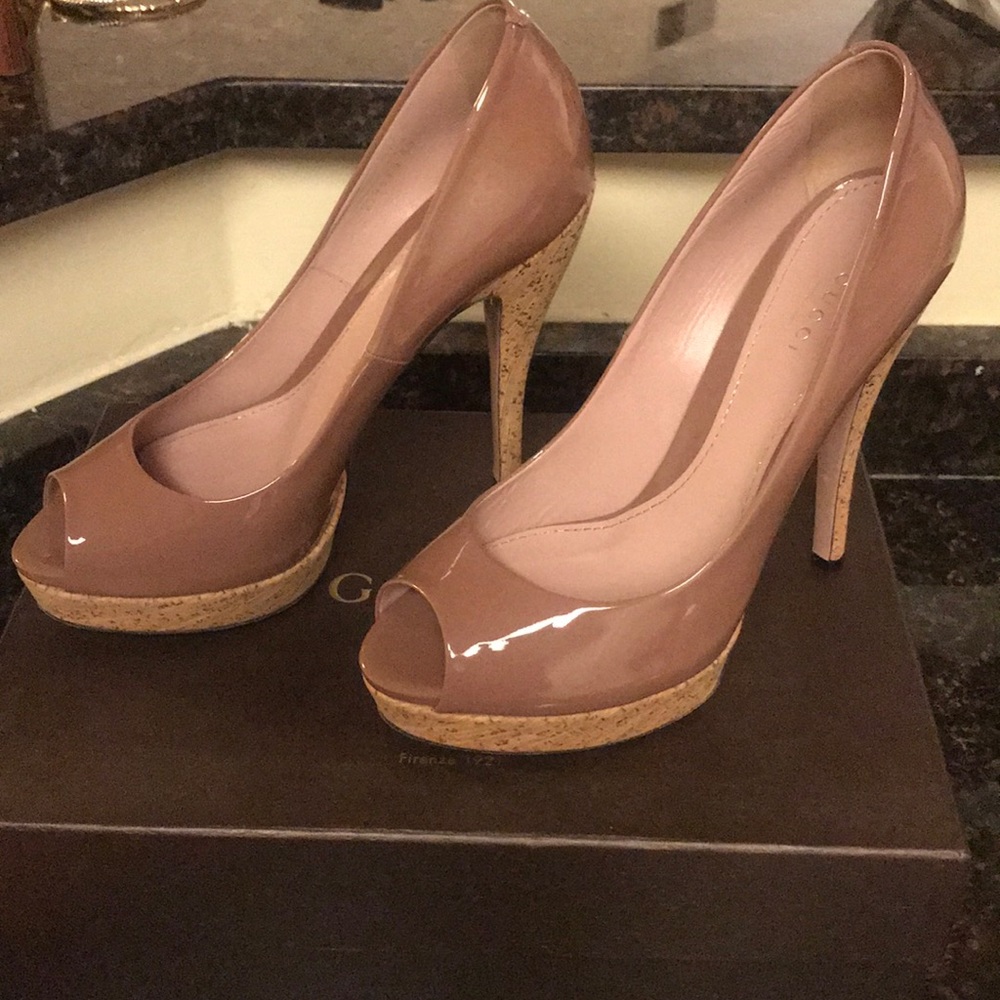 Gucci mauve peep toes